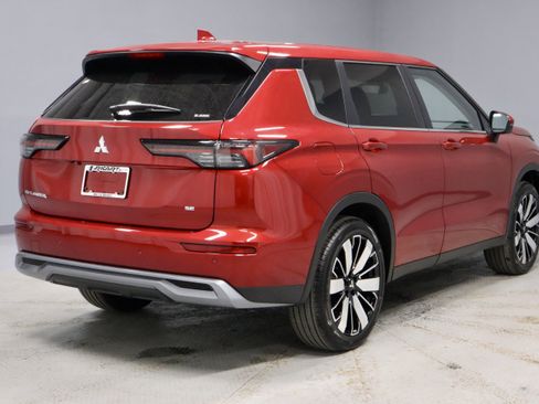 New 2026 Mitsubishi Outlander SE image 8