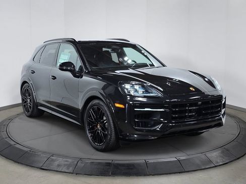 New 2026 Porsche Cayenne GTS AWD/4WD image 9