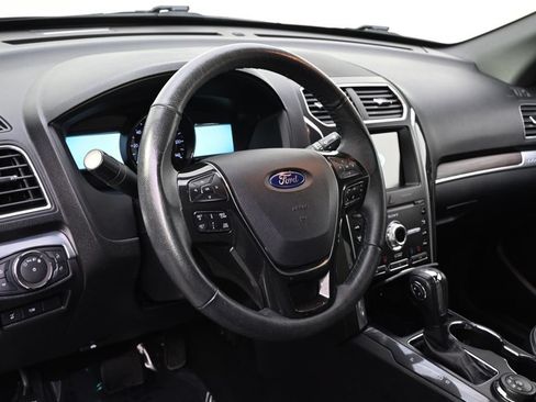 Used 2019 Ford Explorer Limited w/ Ford Safe & Smart Package AWD/4WD image 11
