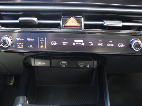 New 2025 Kia Niro EX Touring image 37