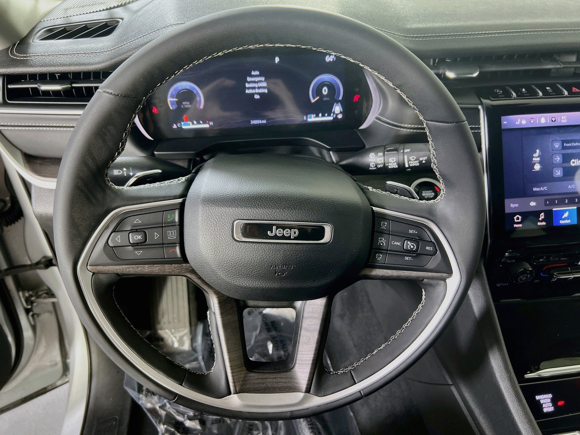Used 2023 Jeep Grand Cherokee Limited AWD/4WD image 11