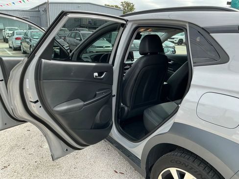 Used 2022 Hyundai Kona Limited image 14