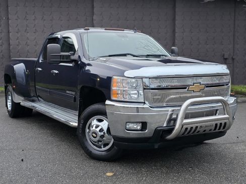 Used 2011 Chevrolet Silverado 3500 LTZ image 3