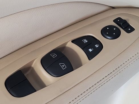 Used 2019 Nissan Pathfinder SL FWD image 27