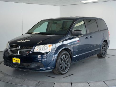 Used 2016 Dodge Grand Caravan SE w/ Quick Order Package 29E SE FWD image 3