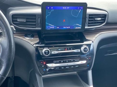 Used 2022 Ford Explorer Limited image 10