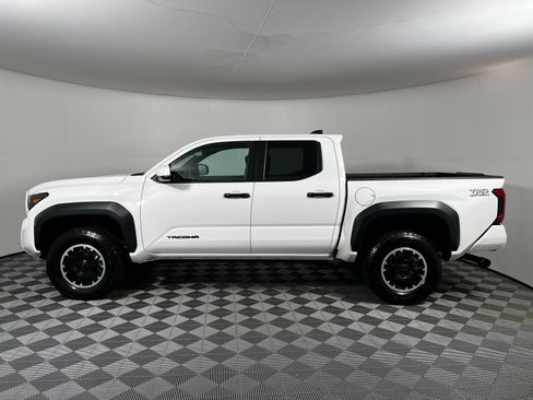 Certified 2024 Toyota Tacoma TRD Off-Road image 8