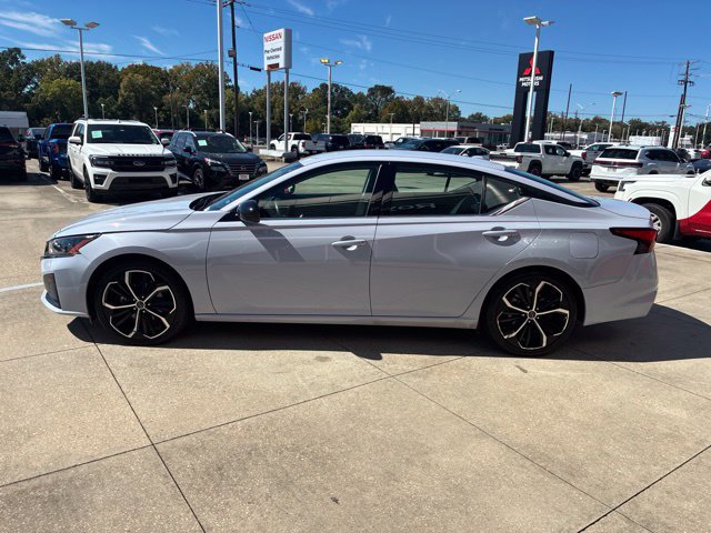 Used 2024 Nissan Altima 2.5 SR FWD image 4