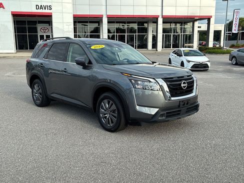 Used 2025 Nissan Pathfinder SV AWD/4WD image 2