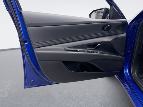 Used 2025 Hyundai Elantra Sport image 9