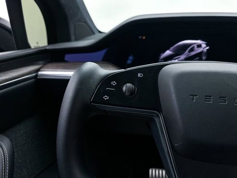 Used 2022 Tesla Model X image 30