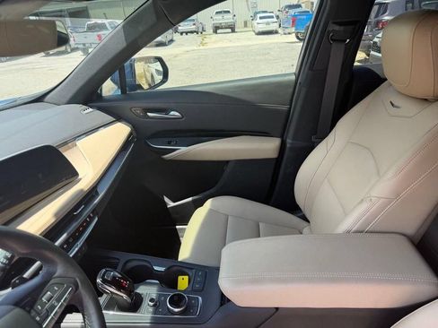 Used 2024 Cadillac XT4 Luxury w/ Cold Weather Package FWD image 12