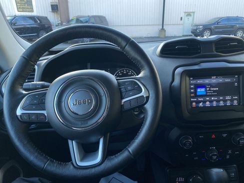 Used 2019 Jeep Renegade Latitude w/ Cold Weather Group image 25