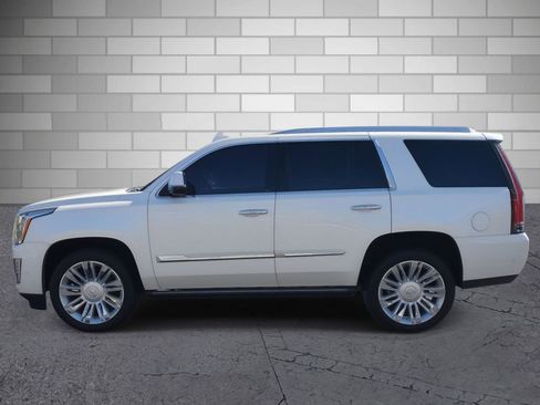 Used 2018 Cadillac Escalade Platinum image 2