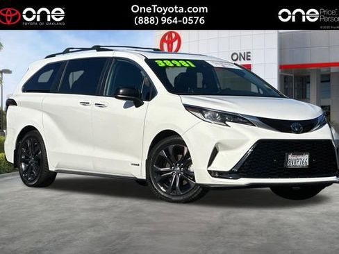 Used 2021 Toyota Sienna XSE image 1