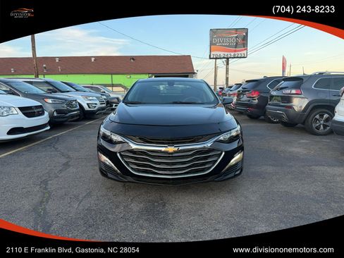 Used 2021 Chevrolet Malibu LT FWD image 2
