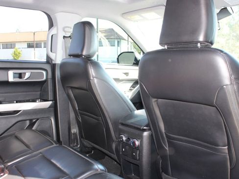 Used 2021 Ford Explorer XLT w/ Equipment Group 202A AWD/4WD image 16
