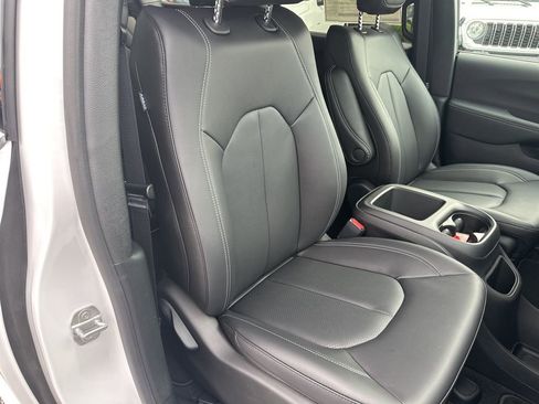 New 2026 Chrysler Pacifica Select image 57