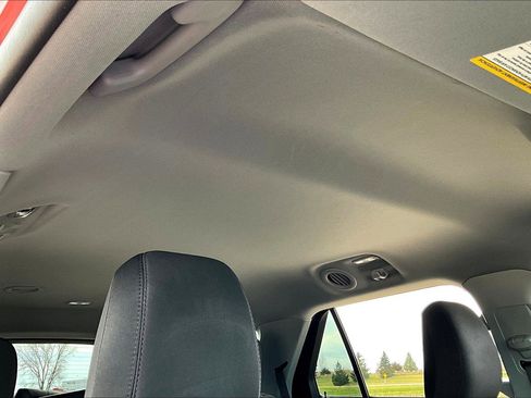 Used 2023 Ford Explorer XLT image 22