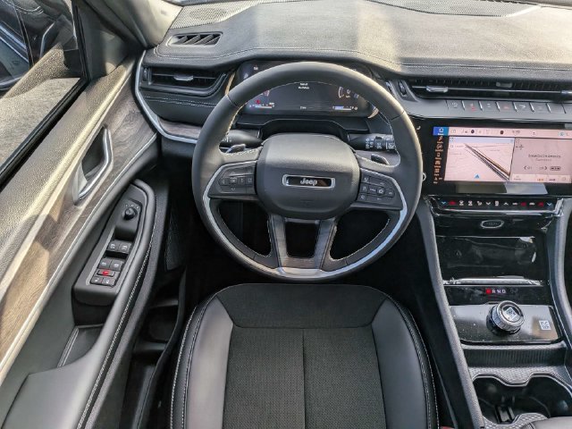 New 2027 Jeep Grand Cherokee Altitude RWD image 19