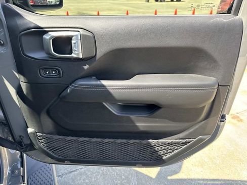 Used 2021 Jeep Gladiator Overland w/ Popular Equipment Package AWD/4WD image 17