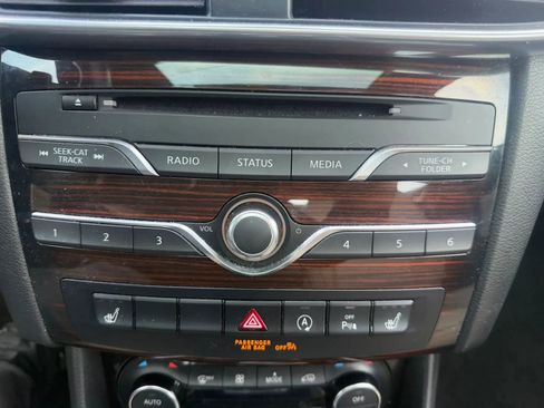 Used 2018 INFINITI QX30 AWD w/ Dark Wood Package image 21