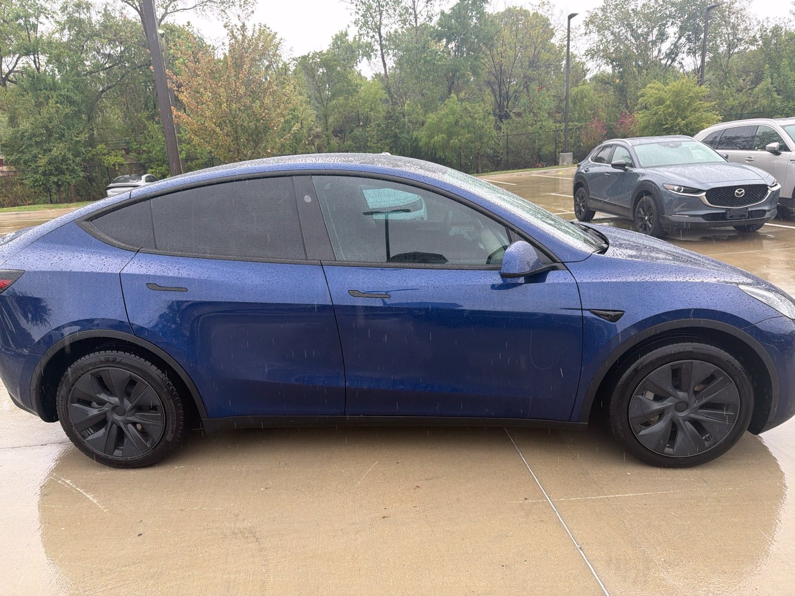 Used 2024 Tesla Model Y Long Range AWD/4WD image 3