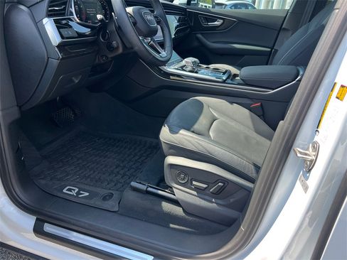 Used 2025 Audi Q7 2.0T Premium w/ Convenience Package image 9