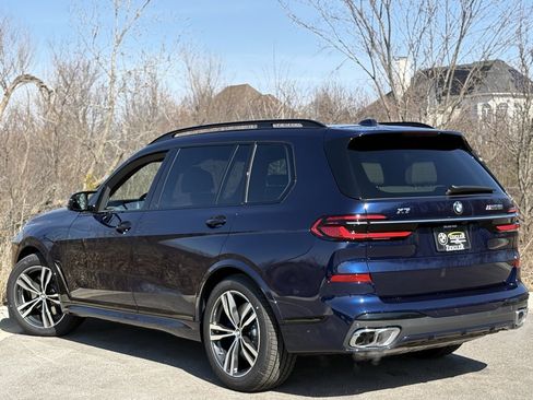Used 2025 BMW X7 M60i image 4