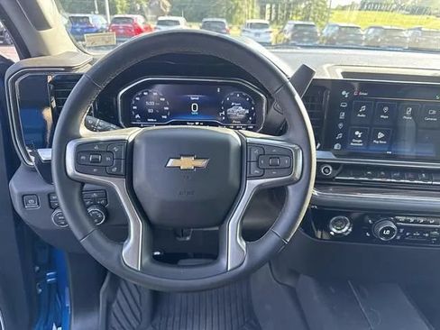 Used 2023 Chevrolet Silverado 1500 LT w/ Z71 Off-Road Package AWD/4WD image 10