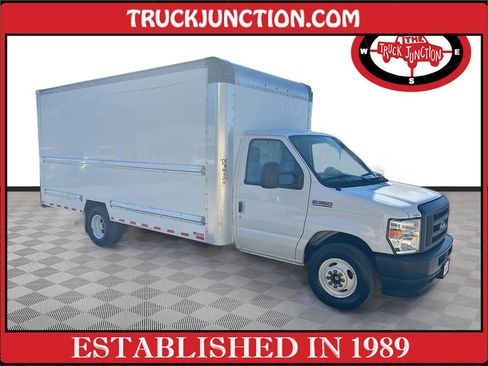 Used 2022 Ford E-350 and Econoline 350 Super Duty image 1