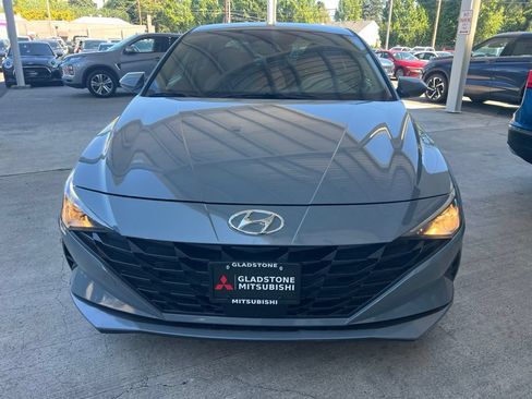 Used 2023 Hyundai Elantra SEL w/ Convenience Package FWD image 3