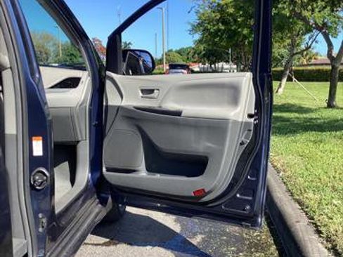 Used 2019 Toyota Sienna L image 23