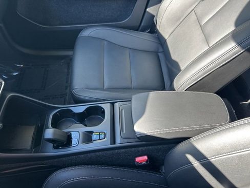 Certified 2025 Volvo XC40 B5 Core image 25