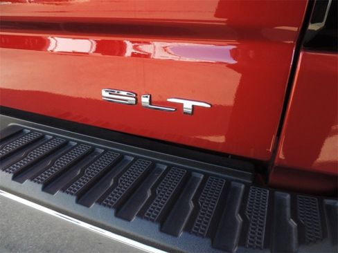 Certified 2025 GMC Sierra 1500 SLT image 16