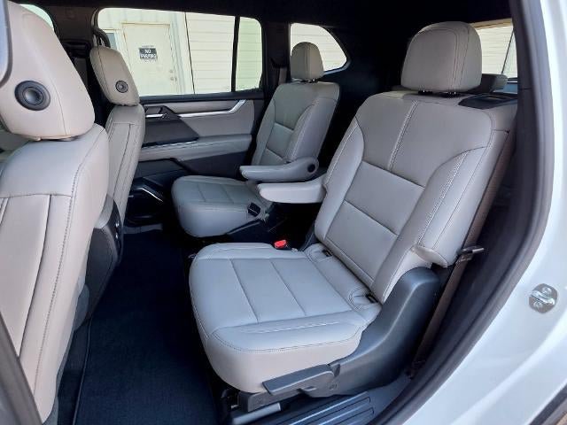 Used 2026 GMC Acadia Elevation w/ Elevation Premium Package FWD image 28