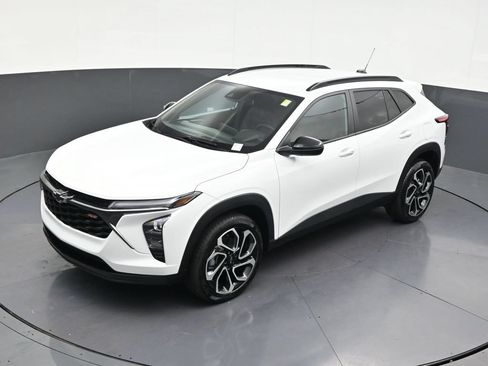 Used 2025 Chevrolet Trax RS FWD image 20