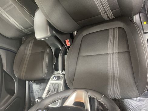 Used 2025 Hyundai Venue SEL FWD image 14