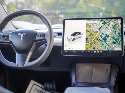 Used 2023 Tesla Model 3 Standard Range RWD image 10