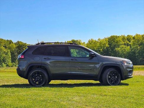 Certified 2022 Jeep Cherokee Latitude w/ Sun & Sound Group AWD/4WD image 2