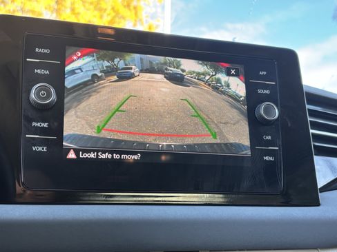 Certified 2025 Volkswagen Jetta SE image 22