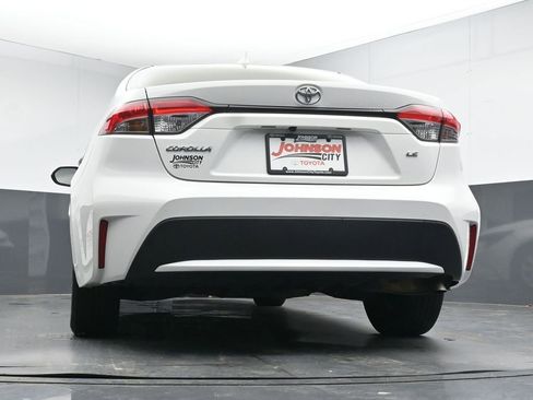 Used 2022 Toyota Corolla LE FWD image 39