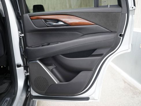 Used 2019 Cadillac Escalade Luxury AWD/4WD image 35