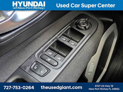 Used 2018 Jeep Renegade Latitude w/ Cold Weather Group AWD/4WD image 31
