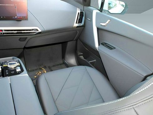 New 2026 BMW iX xDrive60 w/ Premium Package image 33