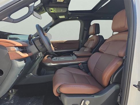 New 2025 Lincoln Navigator Reserve image 14