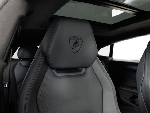 Used 2025 Lamborghini Urus Performante AWD/4WD image 38