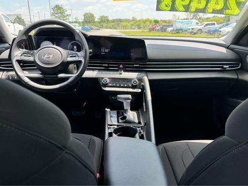 Used 2025 Hyundai Elantra SEL FWD image 25