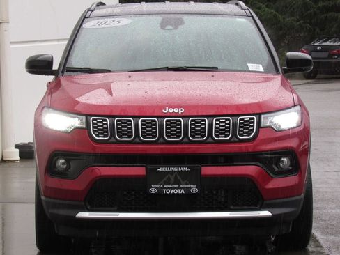 Used 2025 Jeep Compass Limited image 3