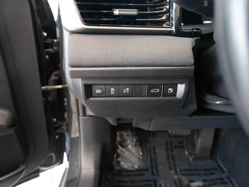 Used 2025 Toyota Camry LE image 11